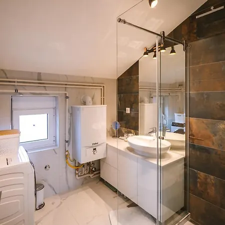 アパート Afrodita